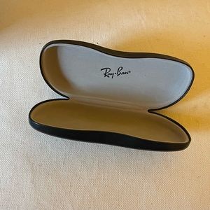 Ray-Ban case for sun glasses. Great condition.